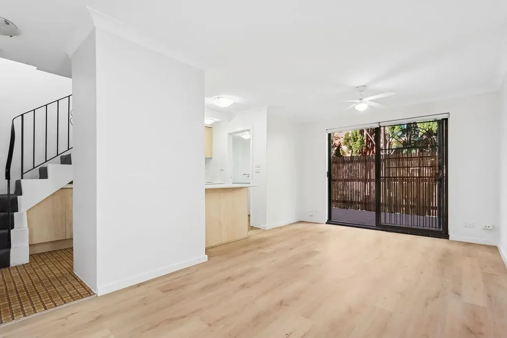 Private Garden Townhouse with Secure Parking Near King Street