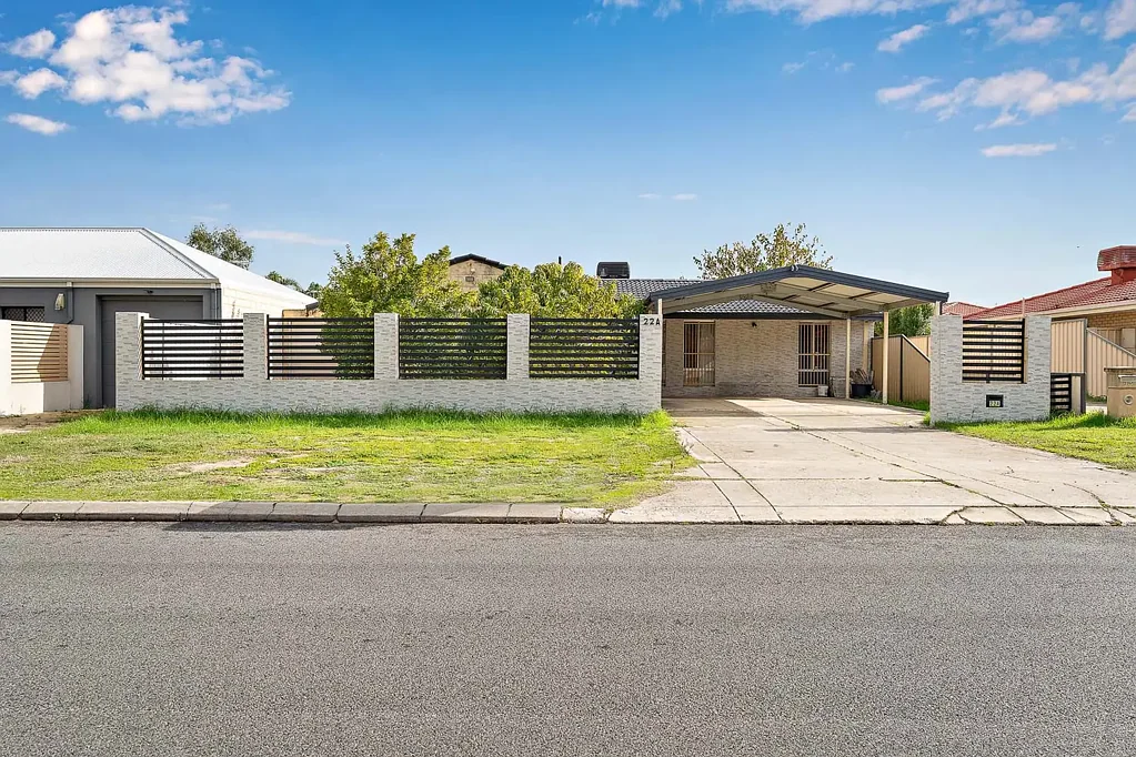 Queens Park 4침실 Spacious Family Living with No Strata Fees - Prime Queens Park Location