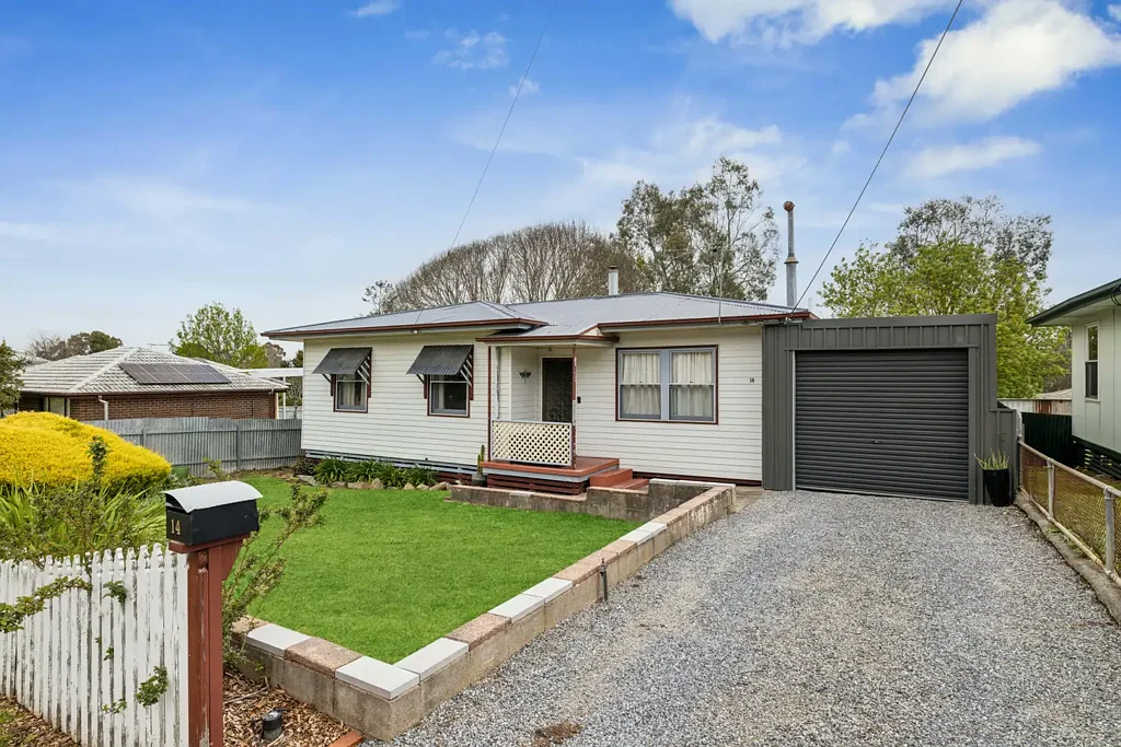 Woodside 3ਬੈੱਡਰੂਮ Character-Filled 1960s Home in Leafy Woodside
