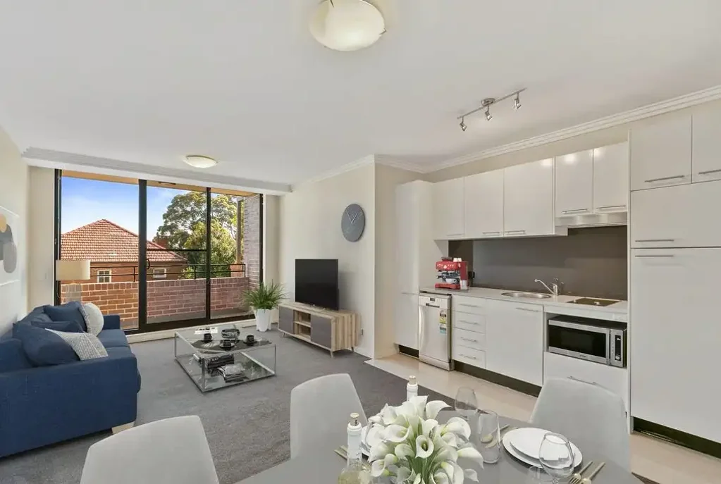 Contemporary One-Bedroom Apartment in a Prime Crows Nest Setting