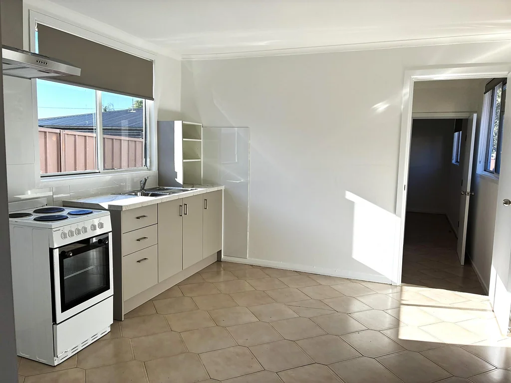 Renovated 2 Room Granny flat with Own Private yard & Parking space