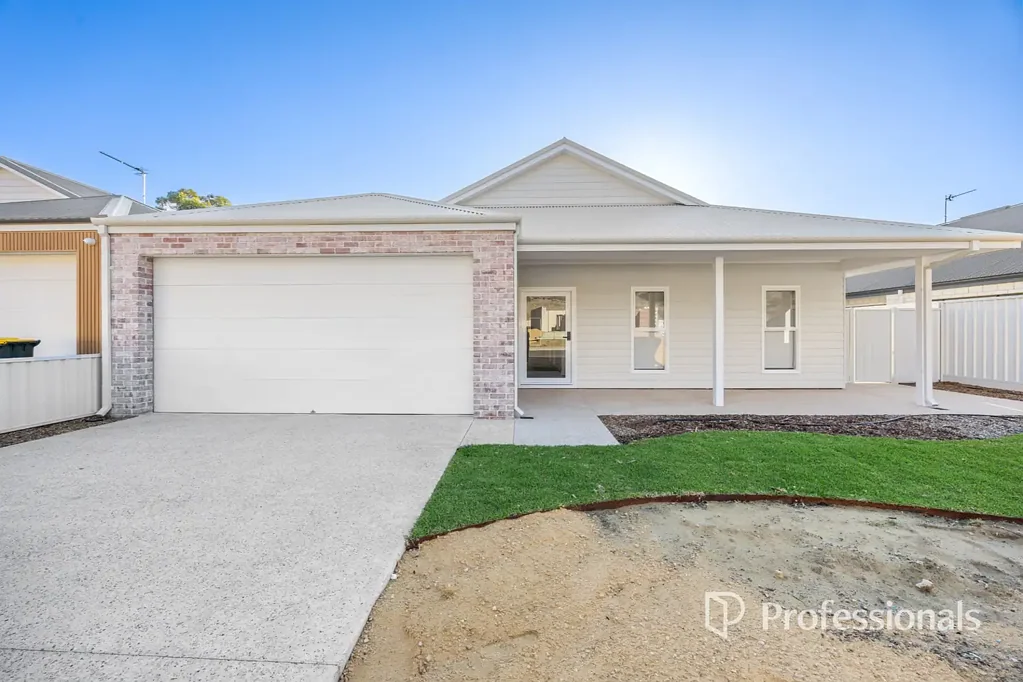 College Grove 4房  Investors - 4 Bedroom, 4 Bathroom Opportunity
