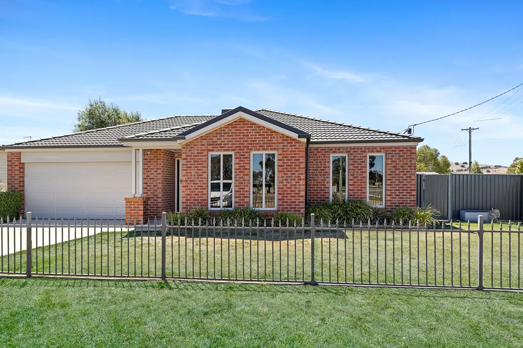 Miners Rest 3ਬੈੱਡਰੂਮ Charming Family Home with Modern Features and Convenient Location