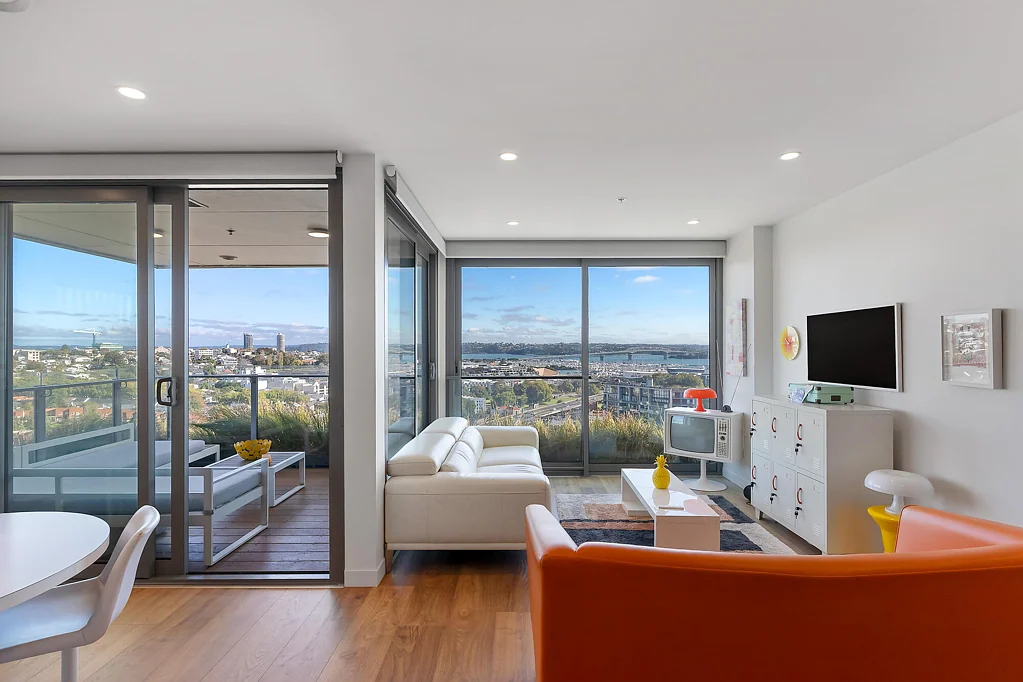Top Floor Corner Residence with Iconic Harbour Views - Fully Furnished