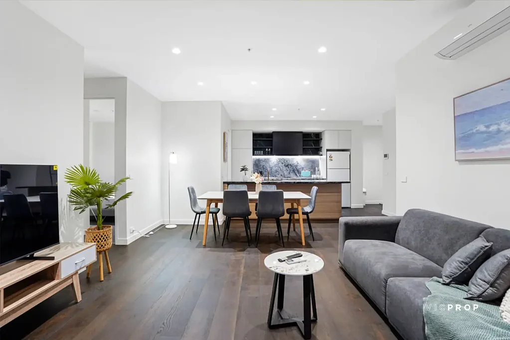 LUXURY FURNISHED 3 BEDROOM APARTMENT IN WEST MELBOURNE