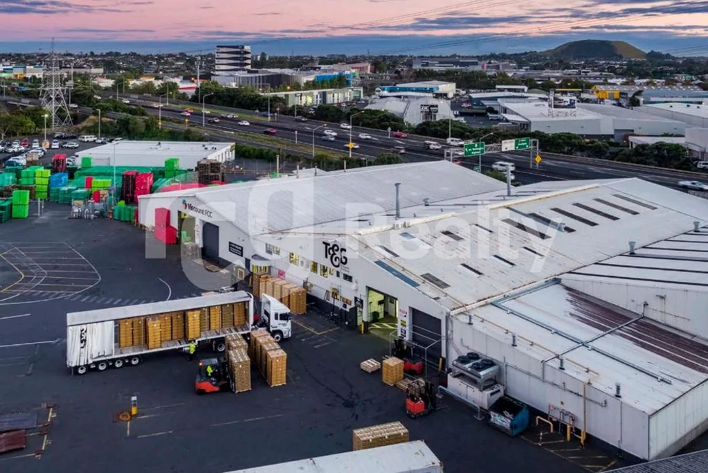 Mount Wellington Warehouse, Canopy & Large Yard - With Options