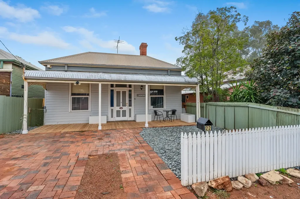 Kalgoorlie 4 Slaapkamer CHARACTER, CHARM & FAMILY COMFORT!
