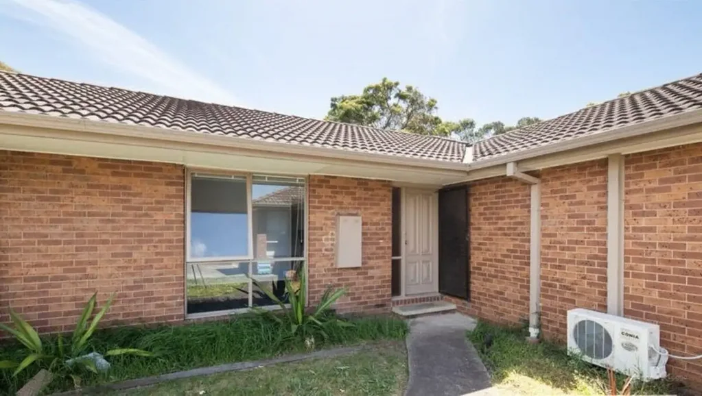 Conveniently located 2 bedroom unit in Clayton!