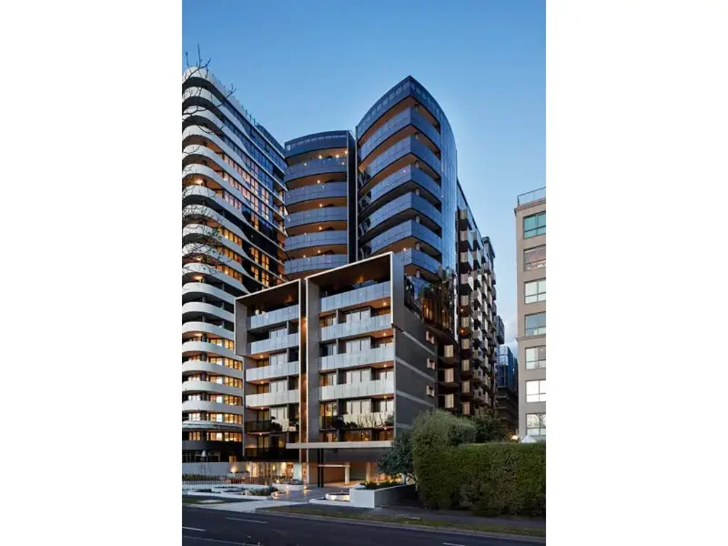 LARGE & LUXURIOUS FULLY FURNISHED APARTMENT!