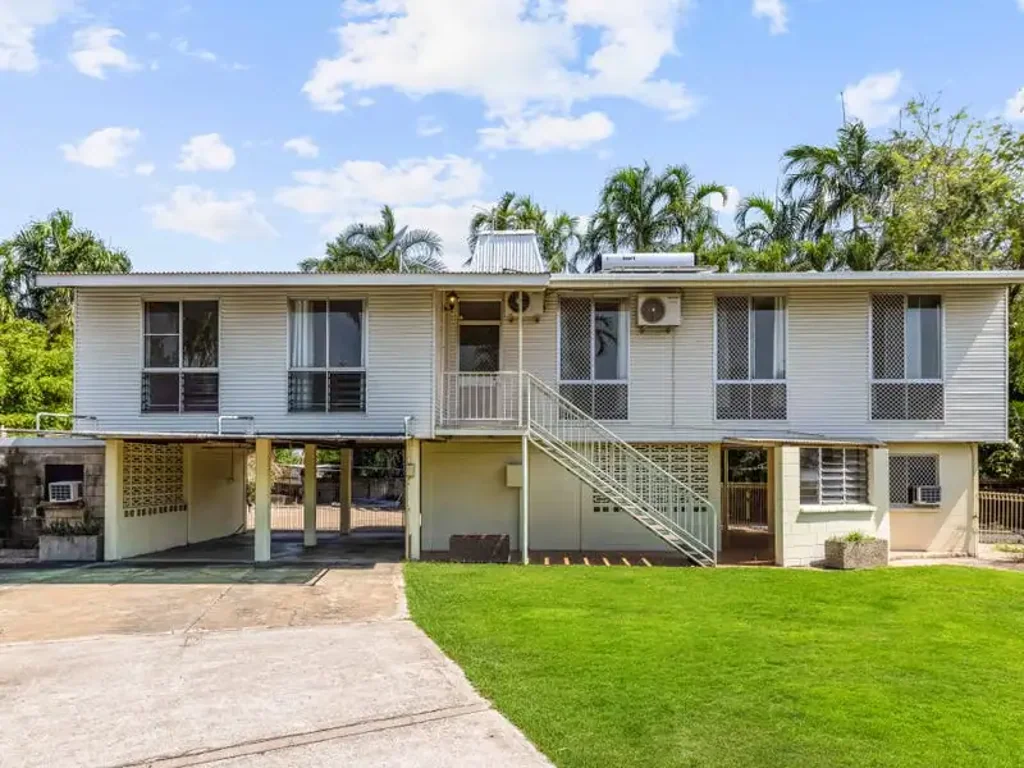 Karama 4 Bedroom Elevated & Low Maintenance – It’s a Lifestyle Choice