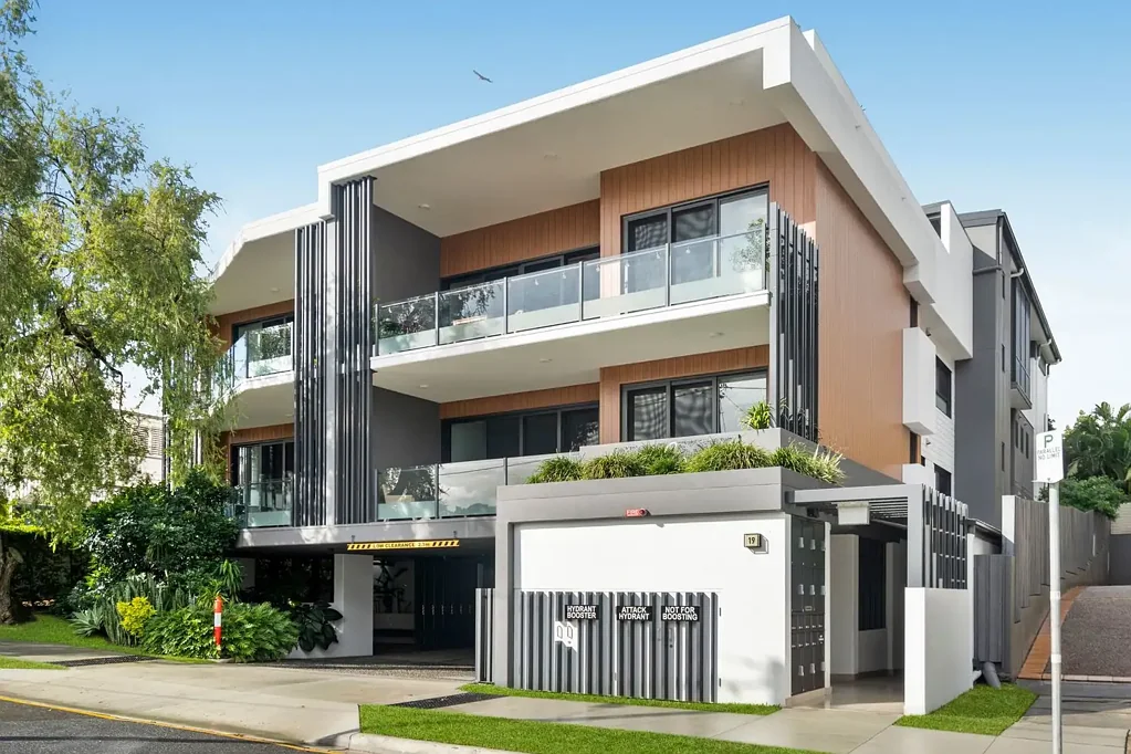 East Brisbane 3房  布里斯班最便捷的内城区稀缺河畔生活方式机遇  Rare Riverside Lifestyle Opportunity in Brisbane's Most Connected Inner-City Pocket