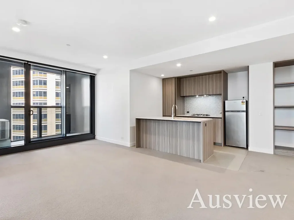 Carlton 2Zimmer Extra Large Corner Position! Steps from City Centre!