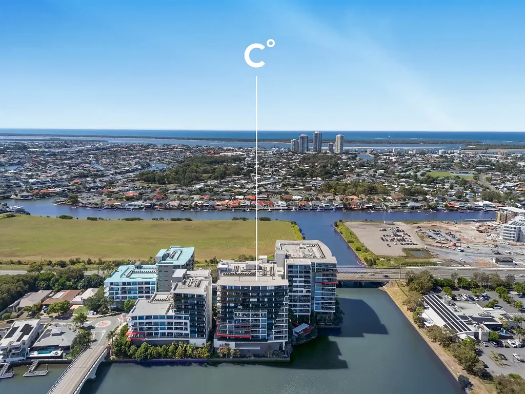 Biggera Waters 3房  Executive corner apartment with three bedrooms, home office, spacious balcony and panoramic views.