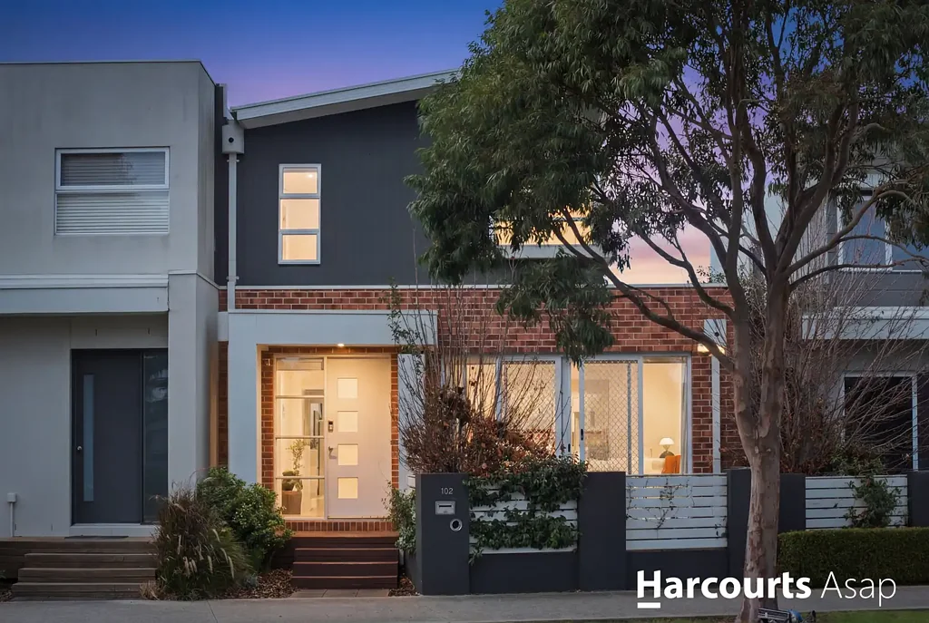 Pakenham 3غرفة نوم Modern 3-Bedroom Townhouse in Prime Edenbrook Location – Move In or Invest!