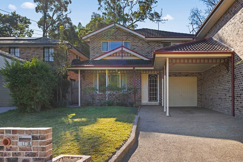 Westleigh 4Moenga Family privacy, parkside peace, village convenience