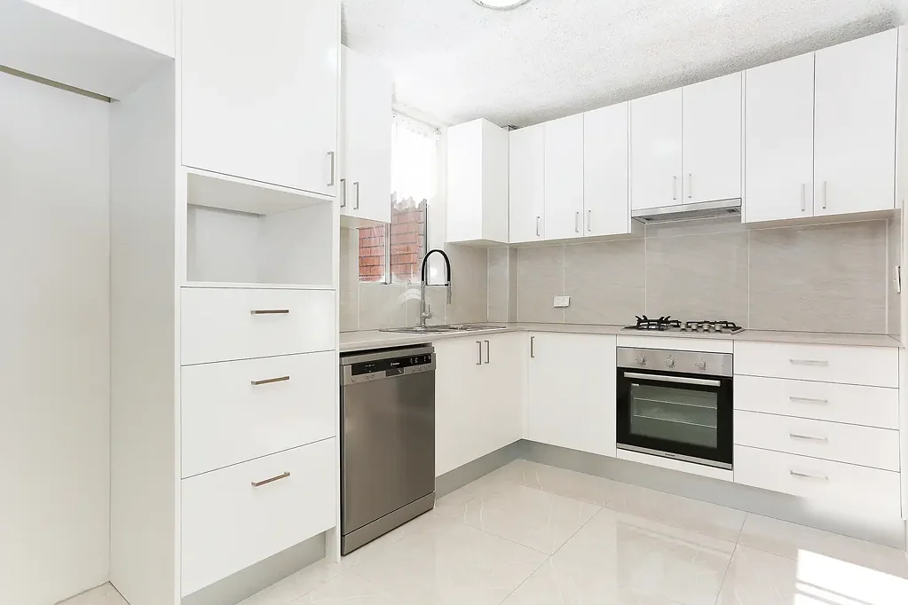 Two bedroom apartment | 500m to train station