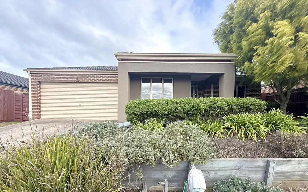 Modern Comfort in a Convenient Drouin Setting