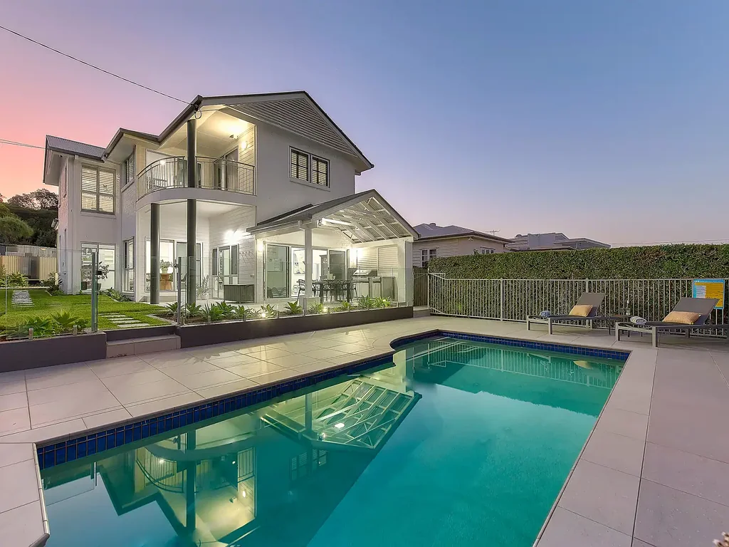 Alderley 4બેડરૂમ Elevated Corner Position - Sweeping City Views Above Alderley