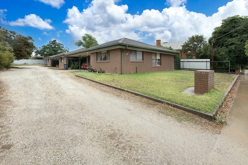 Swan Hill 6 Bedroom Three Smart Townhouses in Prime Swan Hill CBD Location