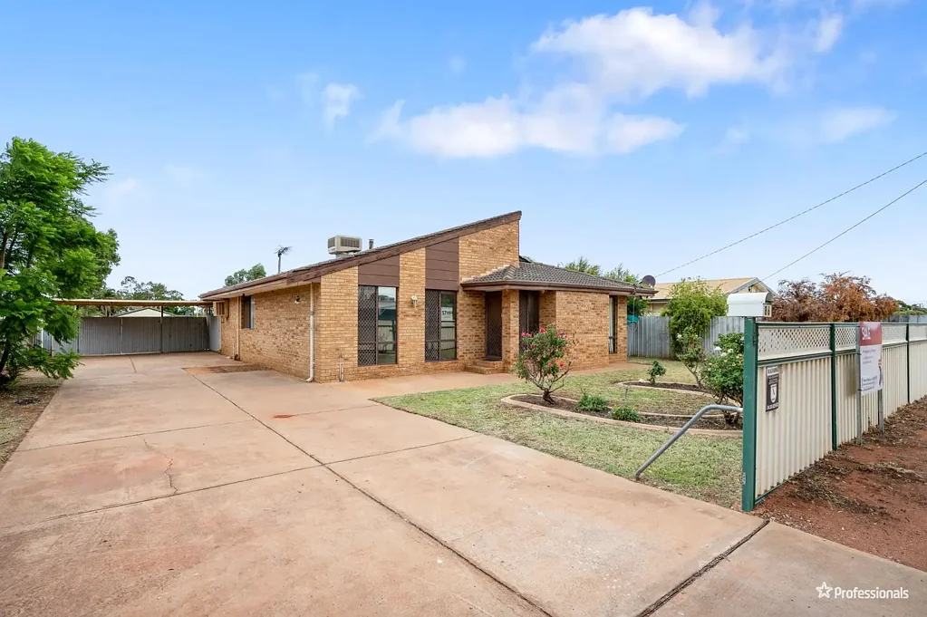 Family  Home – Space, Comfort, Location!