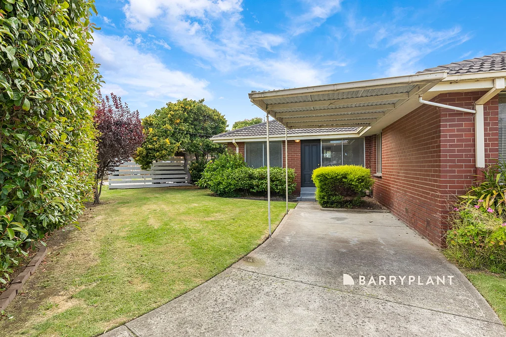 Charming refurbished unit in the heart of Mornington