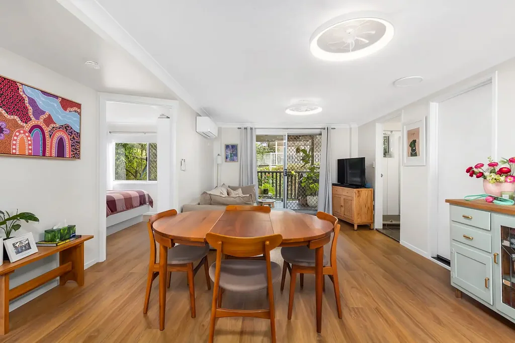 Greenslopes 2Zimmer A Boutique Opportunity in a Highly Sought-After Location