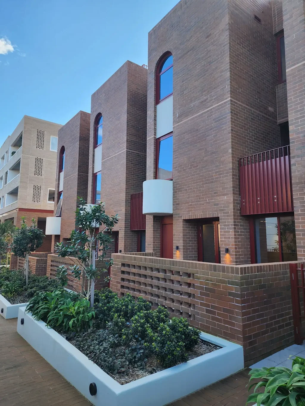 Ashbury 3房 步行即可上学！优质三卧室联排别墅！ Walk to School! Premium 3 Bedroom Terrace!