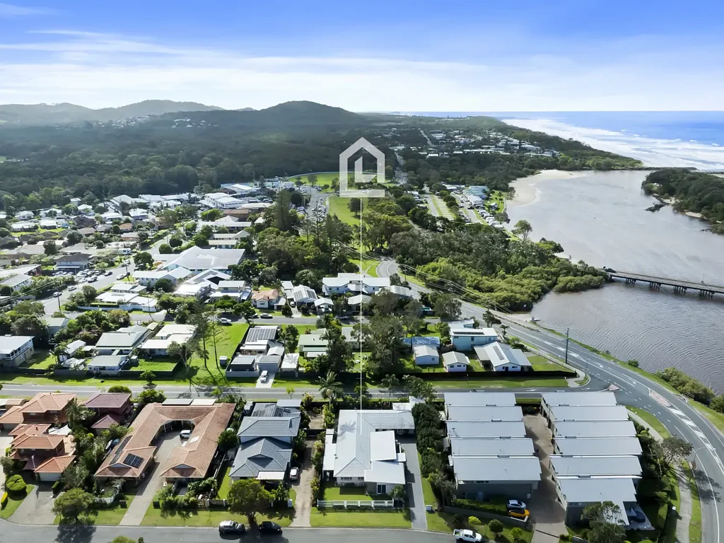 Pottsville 6બેડરૂમ Entire Duplex Pair on 1,005m² – Renovated Coastal Investment with Exceptional Flexibility
