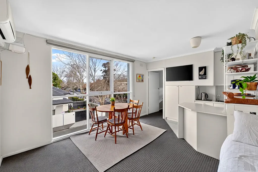 Lifestyle Living Just Steps from Hawksburn Village