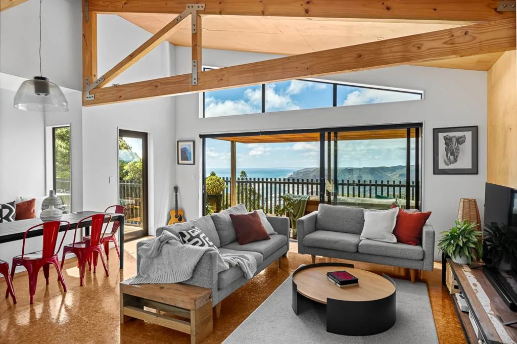 Piha 3房  Modern Lock-and-Leave: Motivated & Must Sell