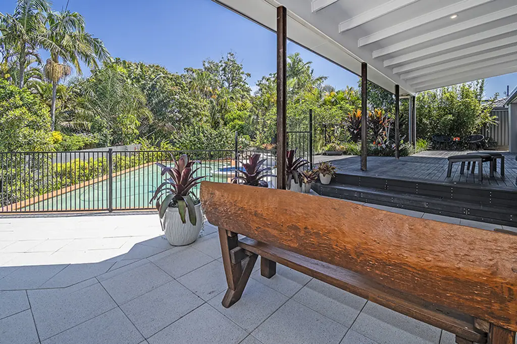 8 Pinaroo Crescent, Ashmore, QLD 4214