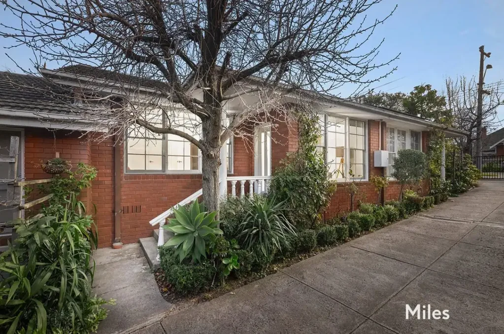 STYLISH IVANHOE LIVING