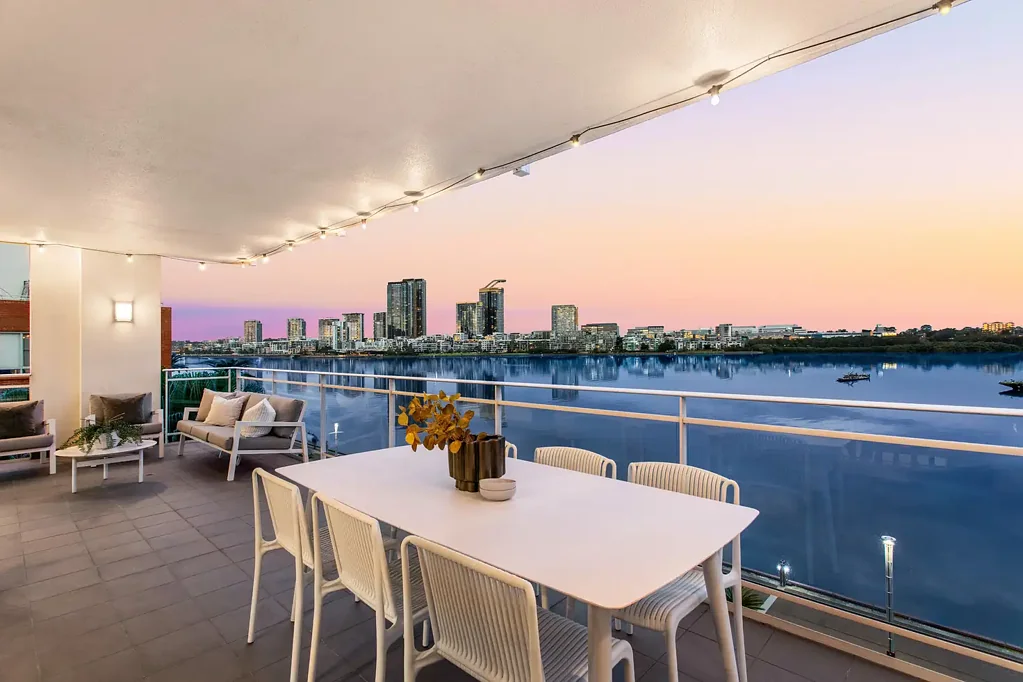 Wentworth Point 3Moenga The epitome of waterside elegance - bold, rare, and undeniably premium.