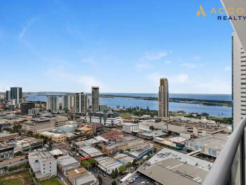 Southport 1 Bedroom SOUTHPORT CENTRAL - LARGE 1 BED+STUDY URBAN CITY LIVING APARTMENT