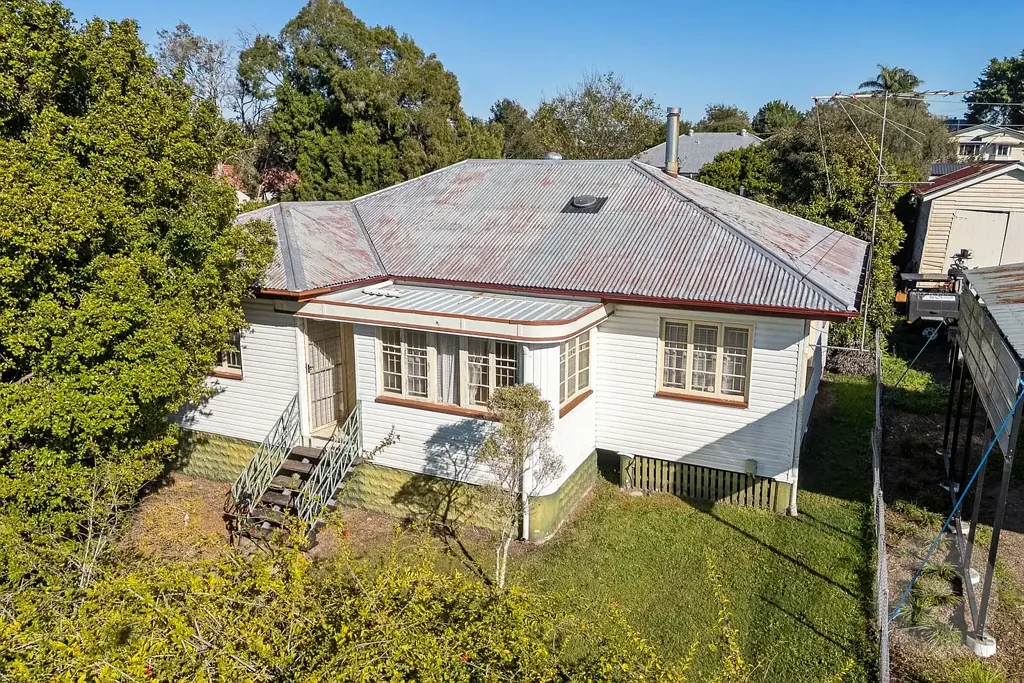 Silkstone 3房 经典战后住宅，潜力无限 Classic Post-War Home with Endless Potential