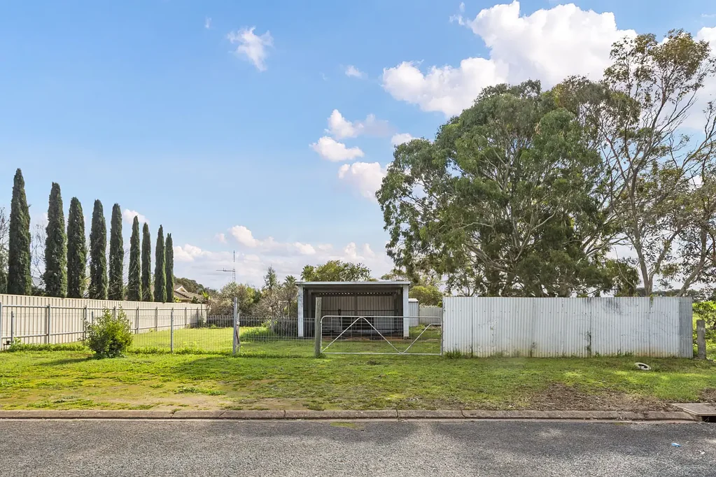 Strathalbyn  Find your footing; a slice of Strathalbyn where possibilities run deep…