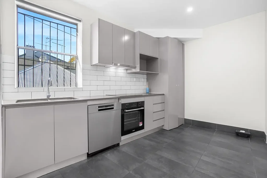 Conveniently located two bedroom apartment in the heart of Zetland