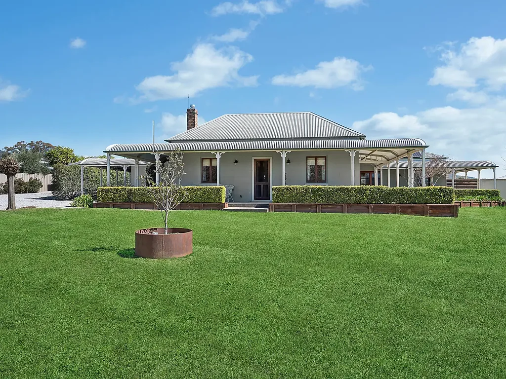 Mudgee 5બેડરૂમ Timeless Charm Meets Modern Family Living