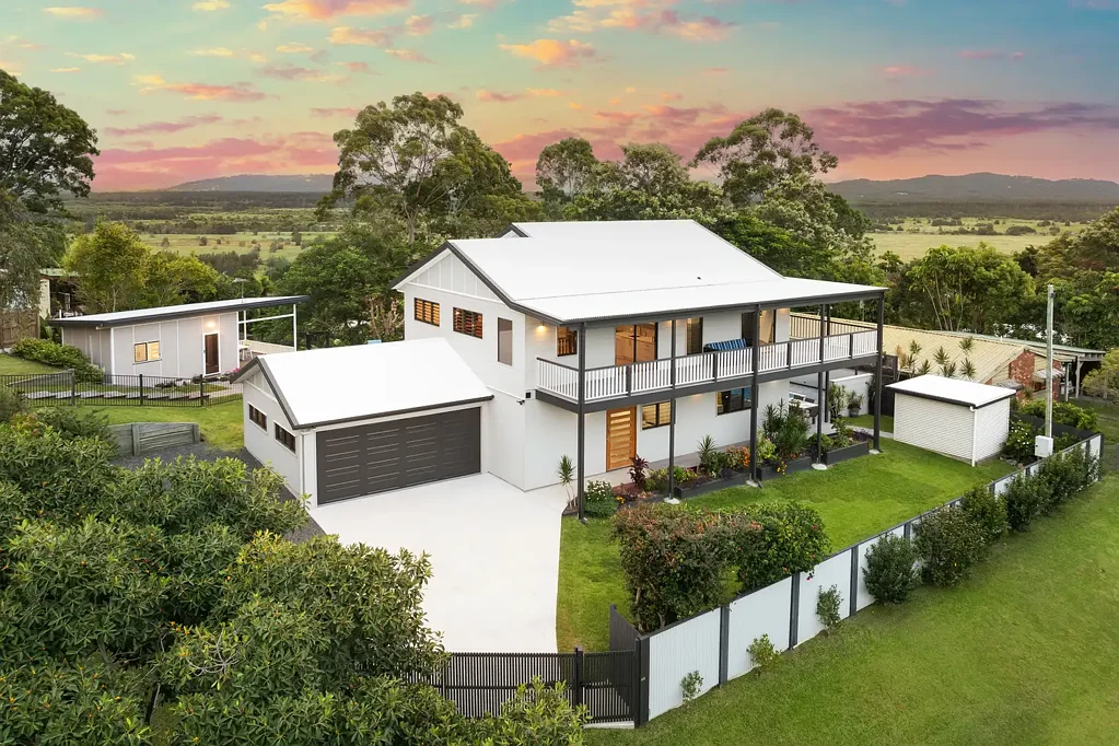 Coolum Beach 5ห้องนอน A Rare Coastal Sanctuary – Space, Style & Unmatched Versatility