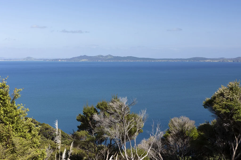Mangonui Surrounds Expansive Coastal Views. Native Bush. Tranquility!