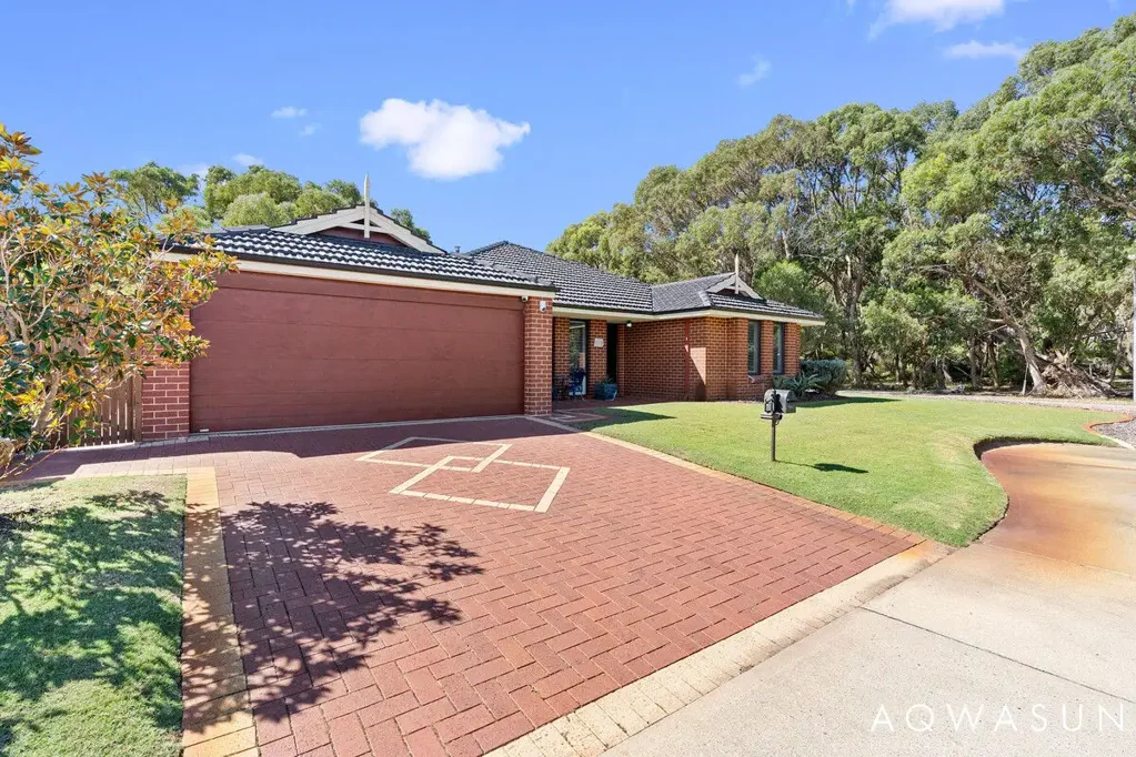 Dawesville 4房  COASTAL SPACE MEETS A TUART BACKDROP