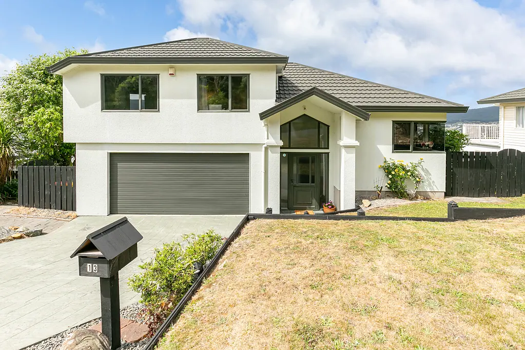 Tawa 4 Bedroom SUN, SPACE & SPECTACULAR VIEWS! | BEO $889,000