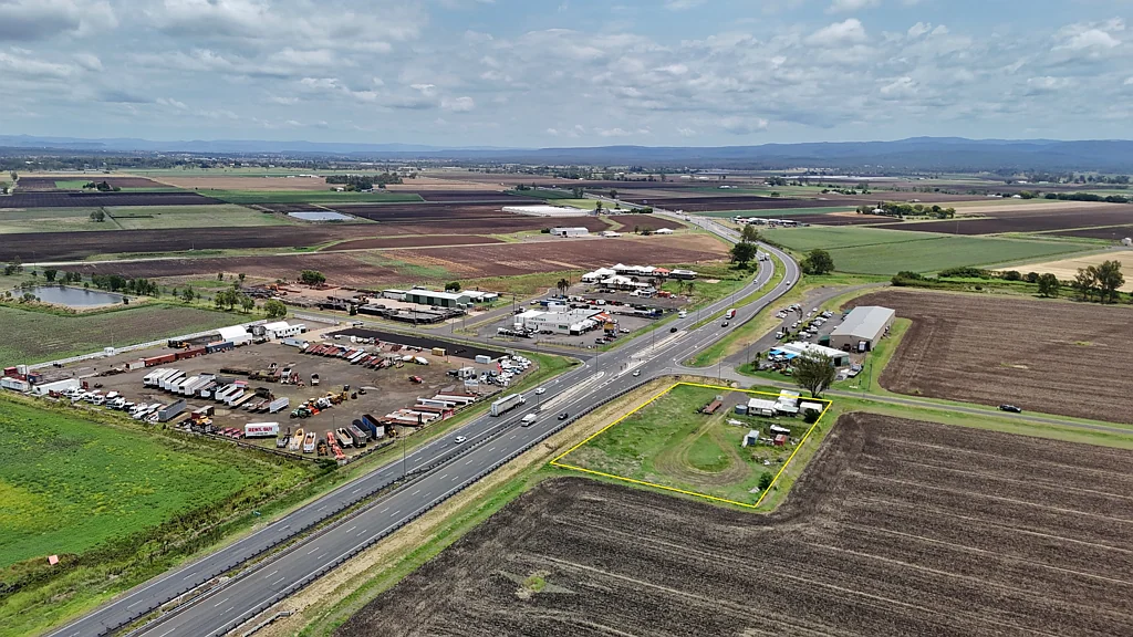Crowley Vale Warrego Hwy Frontage    5,817M2