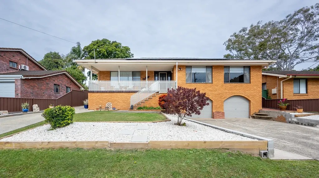Coffs Harbour 3 Slaapkamer Immaculately Maintained Family Home with Versatile Studio & Exceptional Space