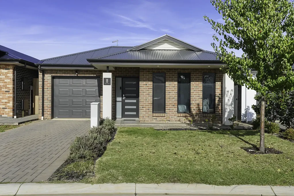 Modern Family Home in The Entrance Estate!