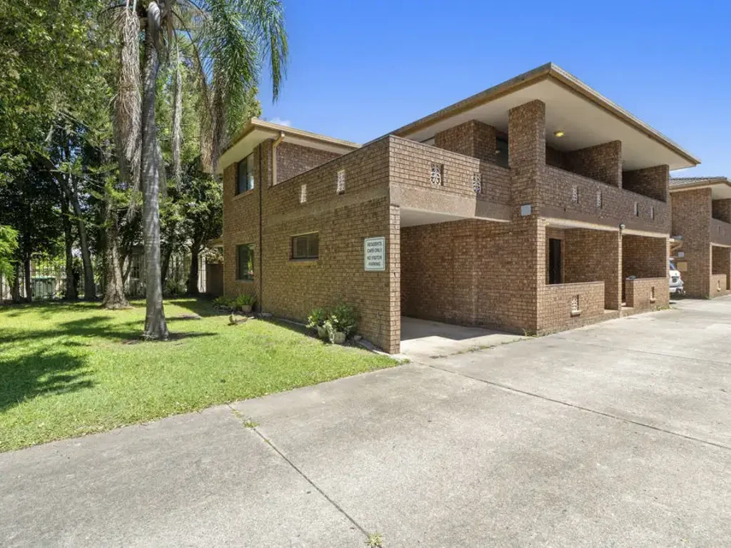 SPACIOUS THREE BEDROOM TOWNHOUSE IN A GATED COMPLEX