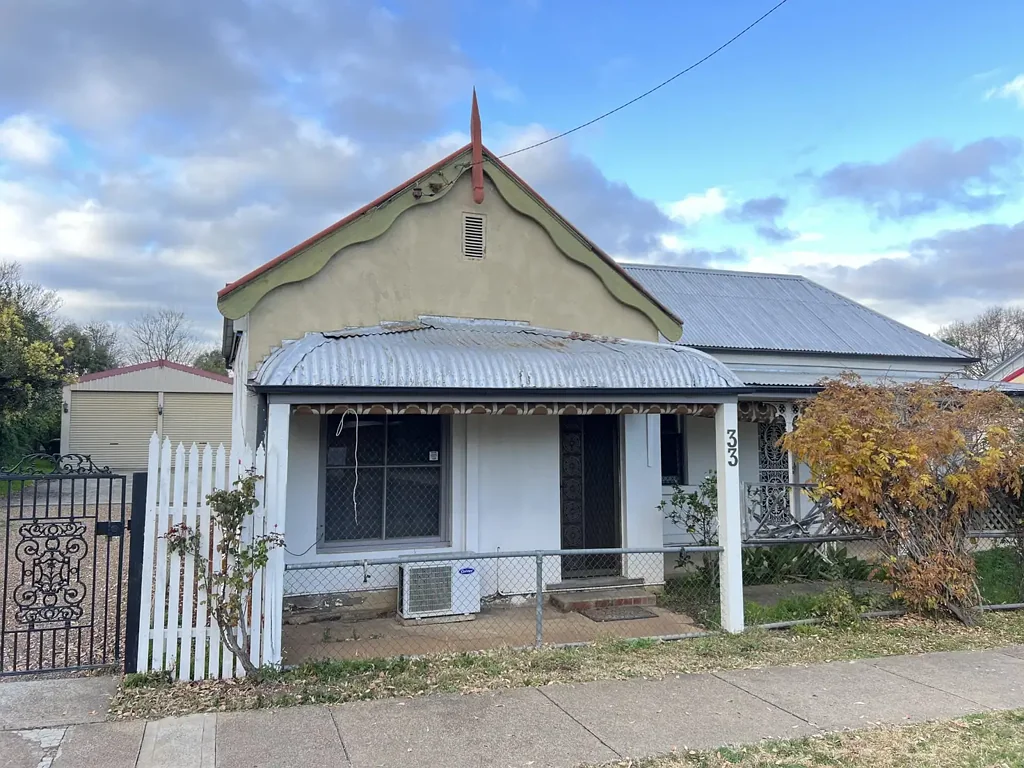 East Tamworth 3 Bedroom RENOVATE OR INDEED DETONATE, SHOULD YOU DESIRE