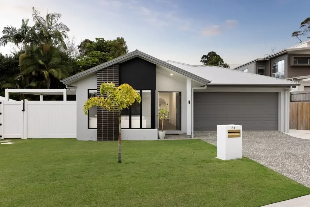 Palmwoods 4 Bedroom Spacious Modern Family Living with Pool, Shed & Side Access