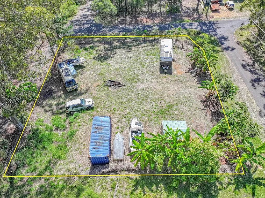 Russell Island Prime Corner Block Heart of Town 994m