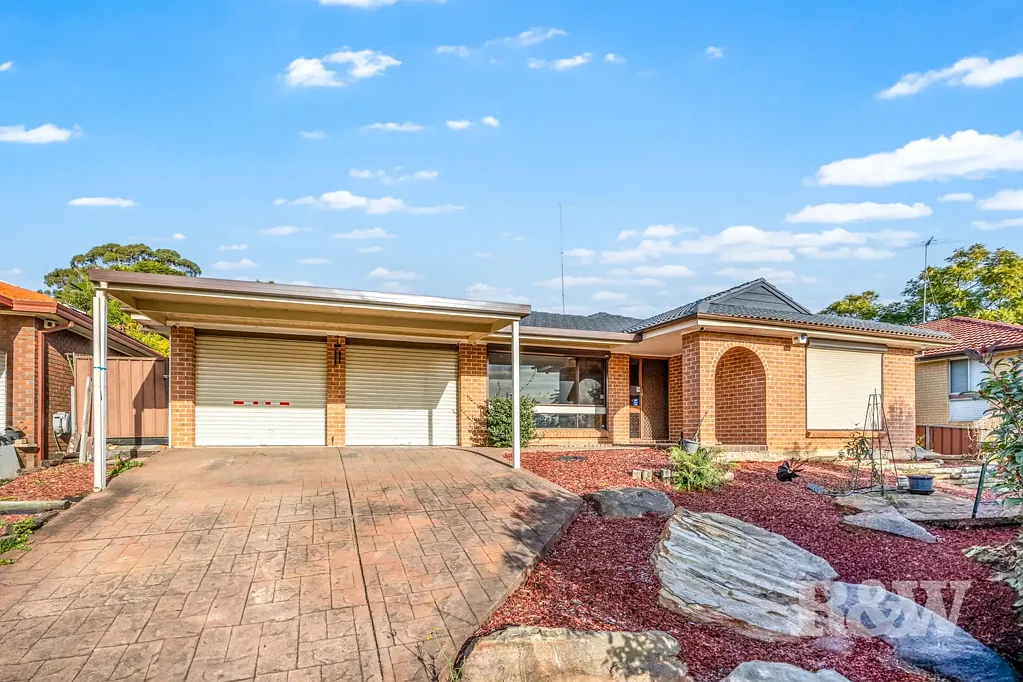 52 MIDLOTHIAN ROAD, St Andrews, NSW 2566